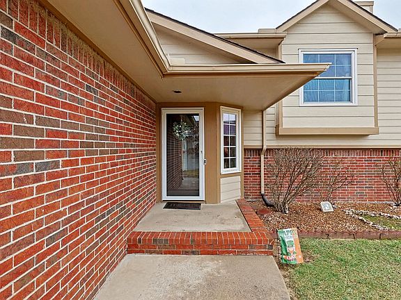 3rd image of 713 High Plains Cir