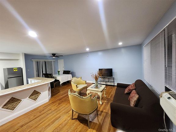 2nd image of 182 New York Avenue