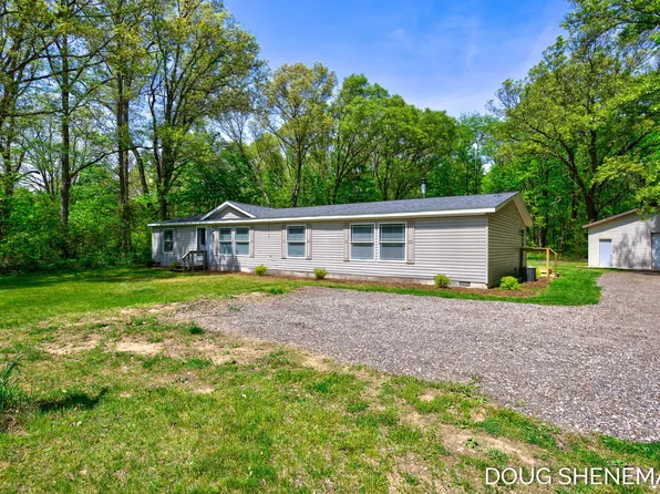 4965 118th Ave, Fennville, MI 49408