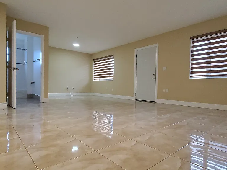 1627 NW 18th St #310 — Photo 3