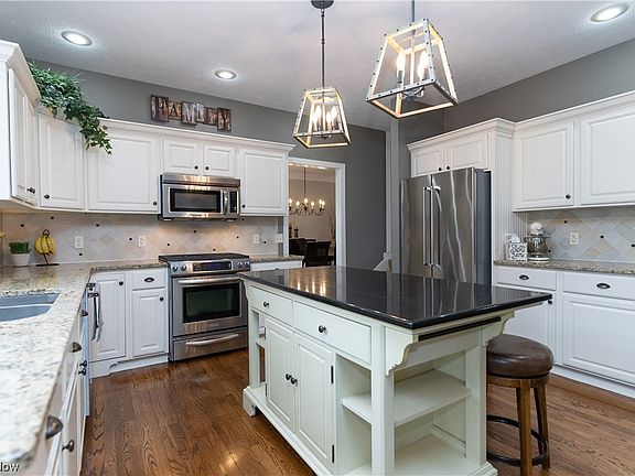 3rd image of 2971 Woodcrest Dr