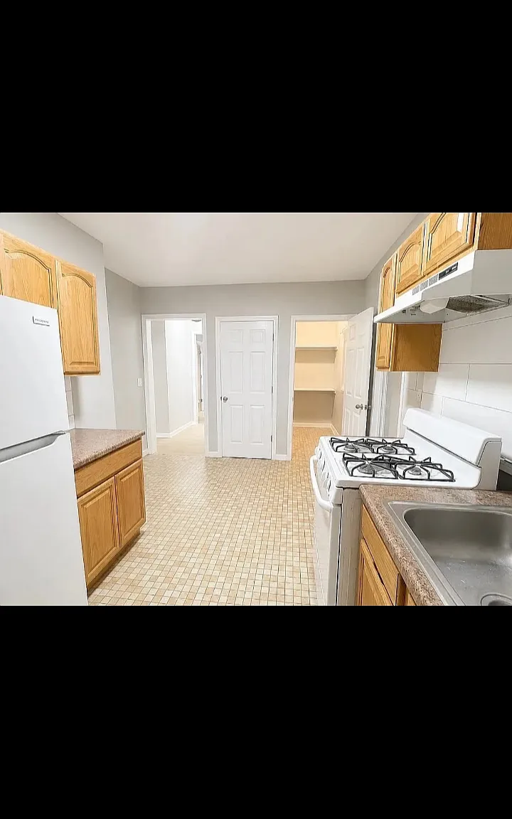 3 bed, $2,250 — Photo 1