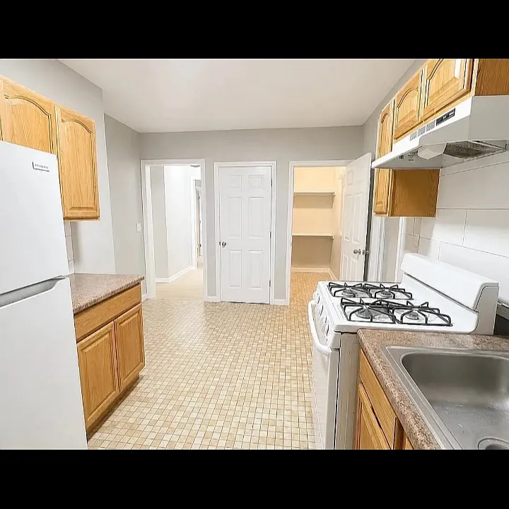62 N 6th St #2L