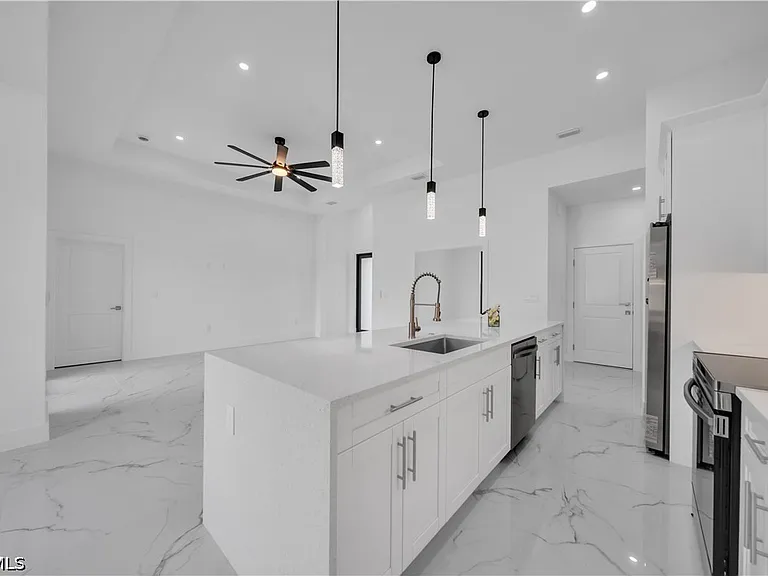 506 W 5th St — Photo 10