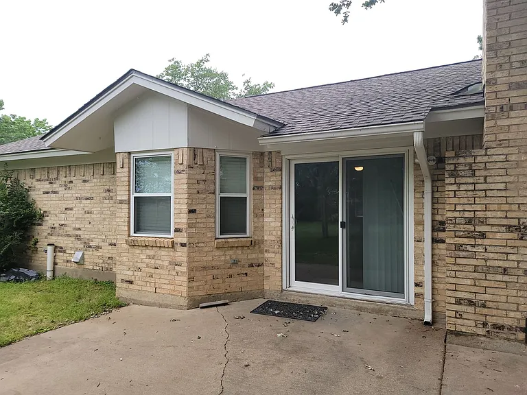 1000 Springdale Rd — Photo 30