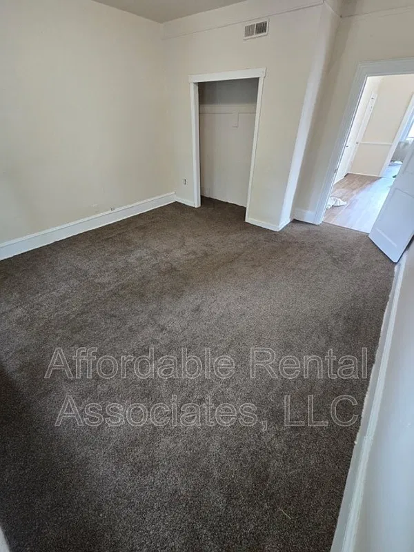 3 bed, 1.0 bath, $1,189 — Photo 1