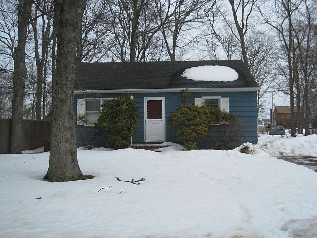 1st image of 410 Wood Ln