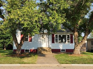 817 3rd Ave E, New England, ND 58647