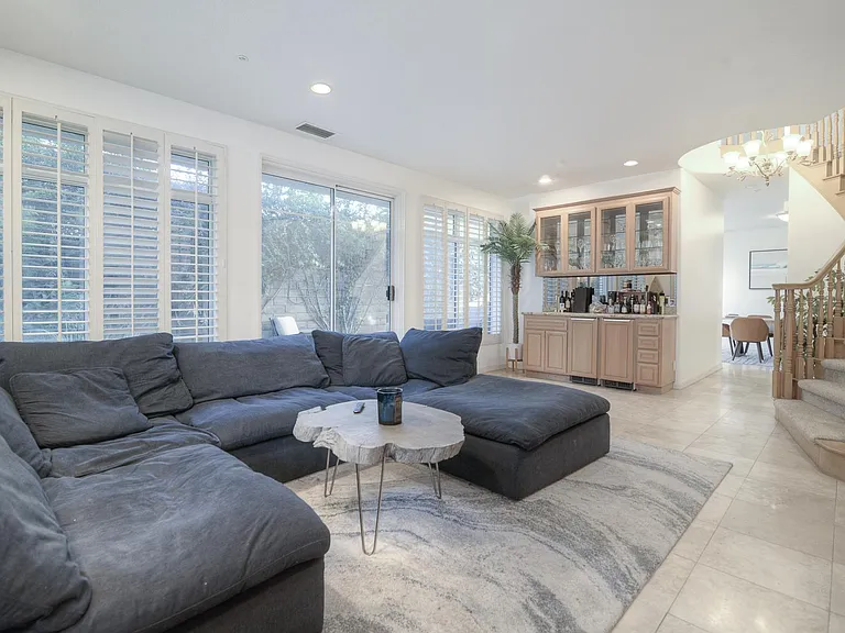 179 Mesa Dr — Photo 5