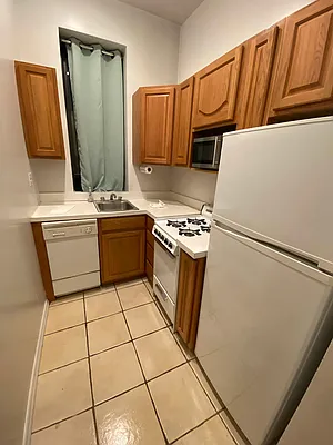 Rented by Bond New York | media 33