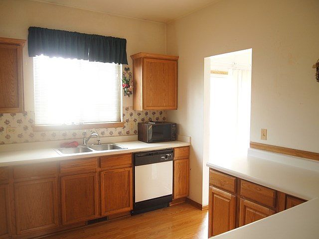 2nd image of 1663 Kautz Rd