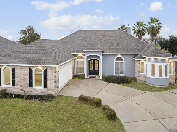 1951 Squirewood Dr E, Harvey, LA 70058