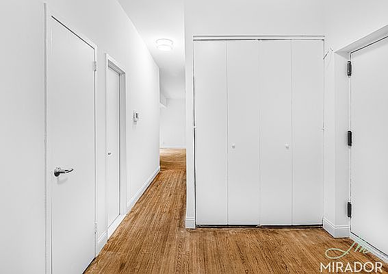 4th image of 10 E 13th St APT 5G