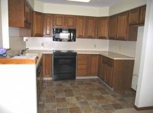 1026 Country Gdn NW, Grand Rapids, MI 49534