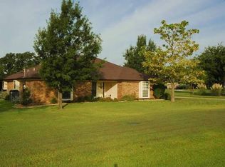 2732 Whispering Creek Ln, Burleson, TX 76028