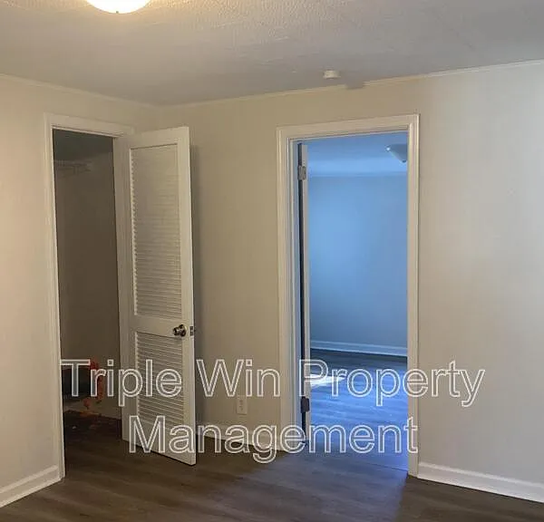 535 S Adams St — Photo 16