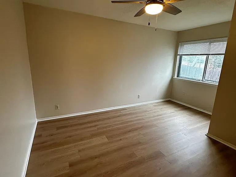 5802 Emerald Forest Dr — Photo 9