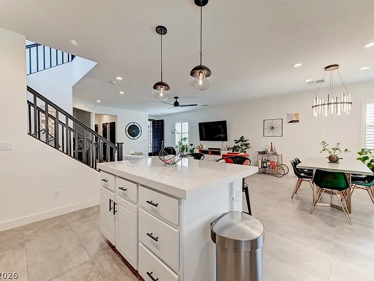 1041 Chestnut Chase St — Photo 4