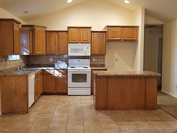 3rd image of 2104 Cornerstone Ave Unit B