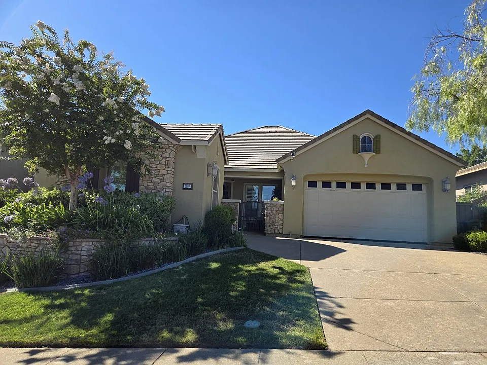2107 Fenceline Dr