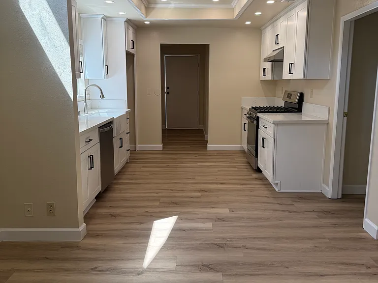 1569 Locust St — Photo 16