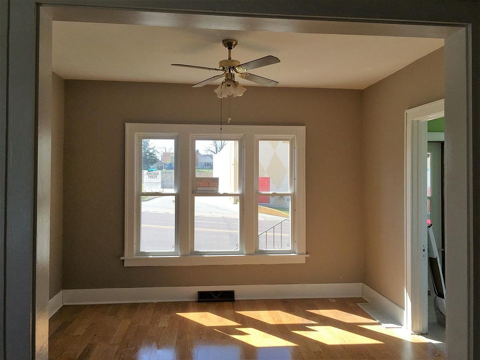 Living Room- Beautiful Natural Light