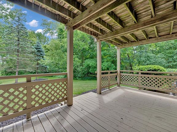 4th image of 364 Lake Forest Dr