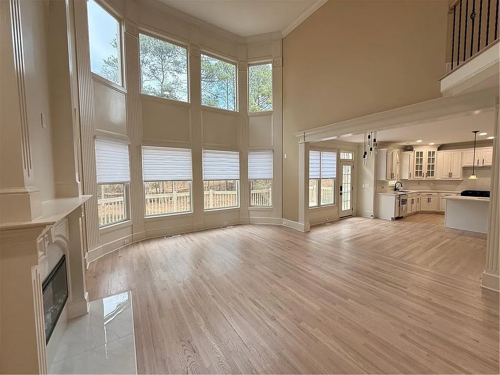 5 bed, 4.5 bath, 5397 sqft, $5,500 — Photo 4