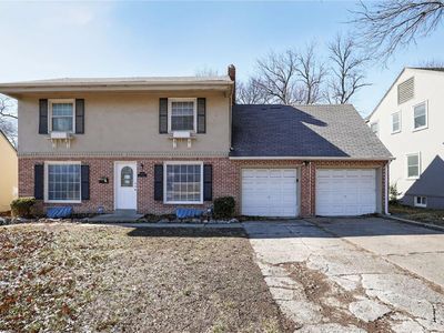 8016 Holmes Rd, Kansas City, MO, 64131