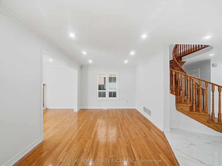 16 Whitford Ct #MAIN UPPER LEVEL — Photo 6