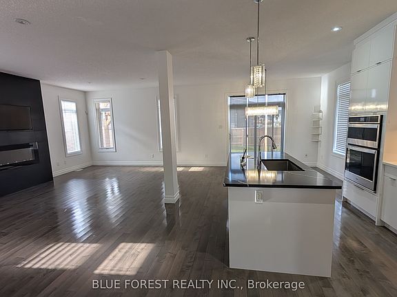 4th image of 3319 Regiment Rd