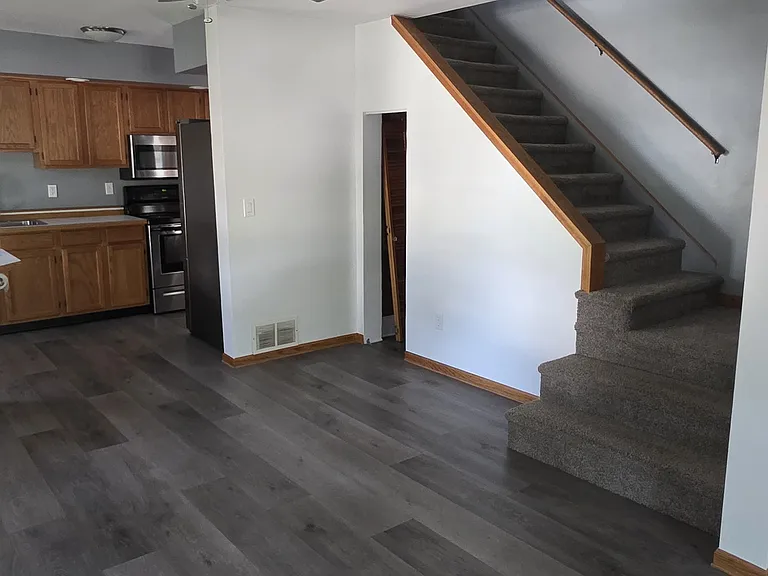 612 Woodside Ln — Photo 10