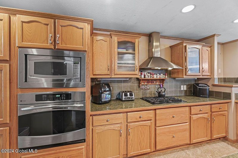 5th image of 2306 Coach Road
