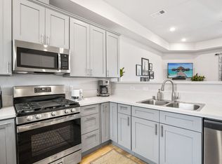 10910 Peach Grove St APT 5, North Hollywood, CA 91601