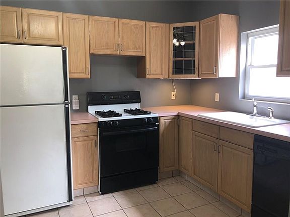 5th image of 115 Midwood St