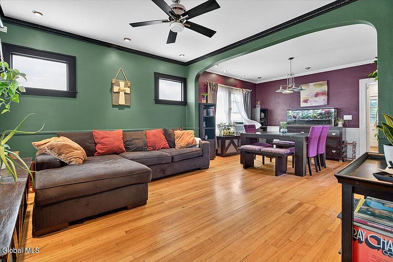 4th image of 51 Fleetwood Avenue