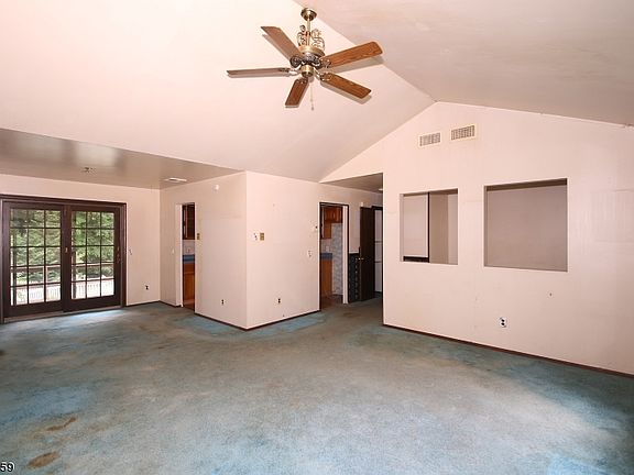 3rd image of 38 Glencrest Dr