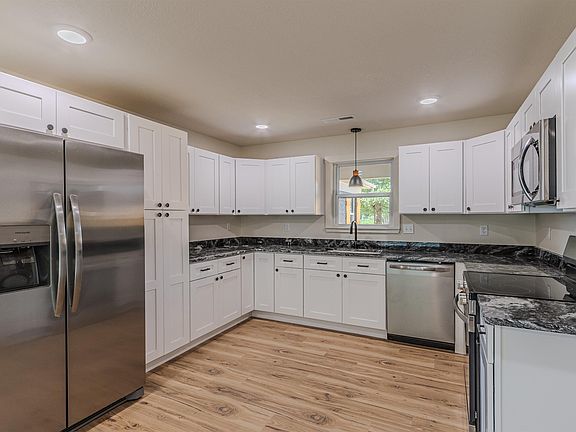 2nd image of 109 Highview Dr