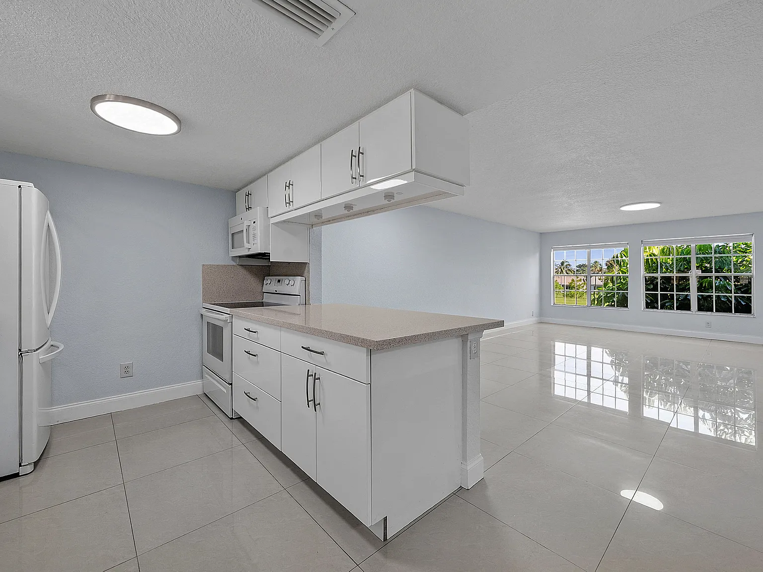 2 bed, 1082 sqft, $2,400 — Photo 4