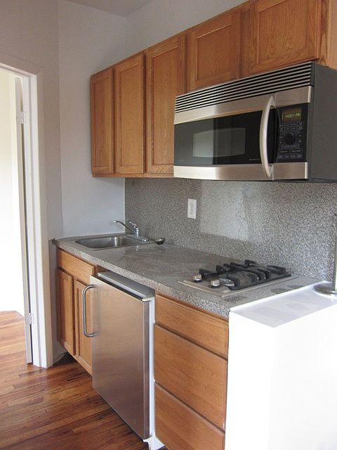 2nd image of 310 W 14th St APT 5E