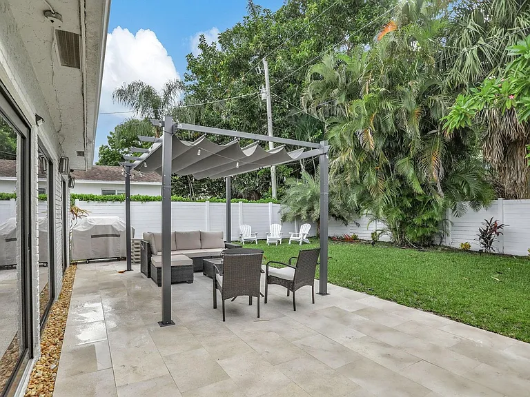 1035 NW 5th Ave — Photo 17