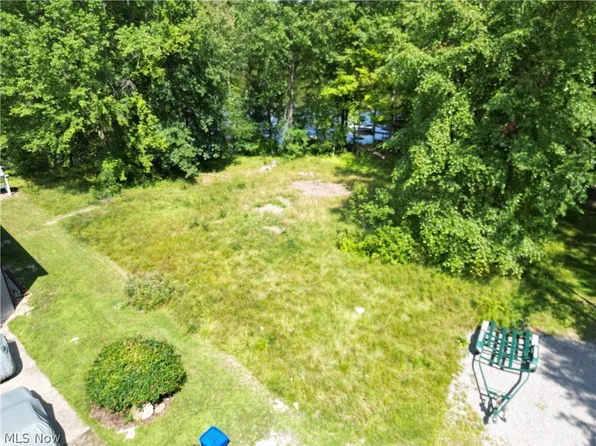 Lakeview St, Lake Milton, OH 44429