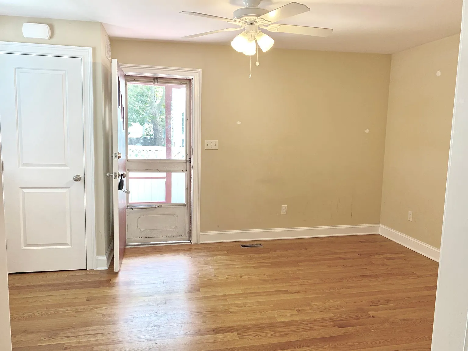 35 Lathrop Ave — Photo 2
