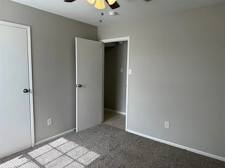 13902 Buckingham Dr #B — Photo 8
