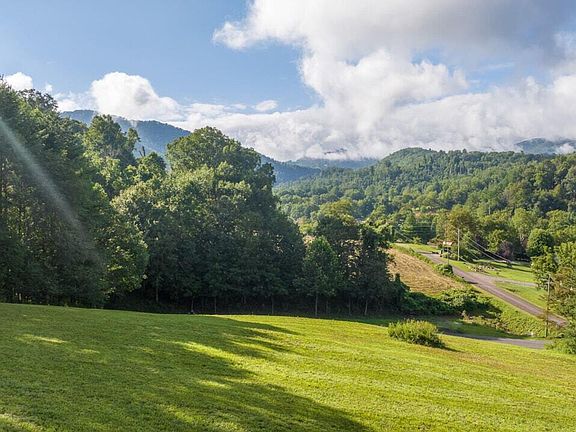 2nd image of 2 High Country Rd
