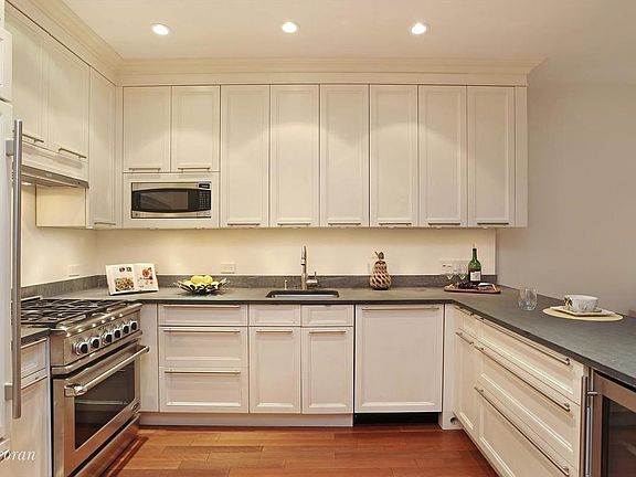 4th image of 331 W 71st St APT 1