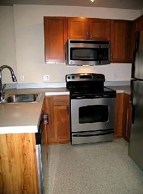 3rd image of 351 Oakhill Ave APT 202