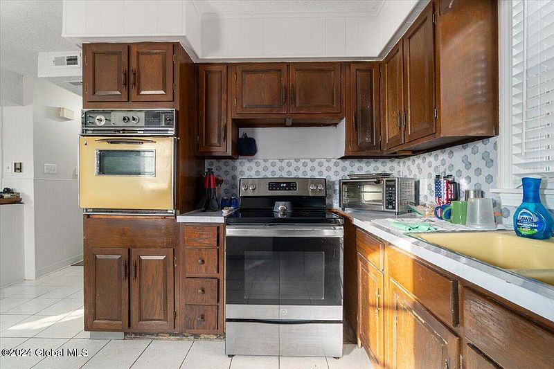 3rd image of 115A Morris Road