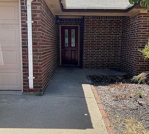 2nd image of 615 E Nugent Ave