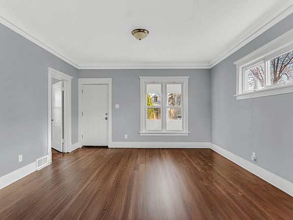 3rd image of 556 Forsythe Ave